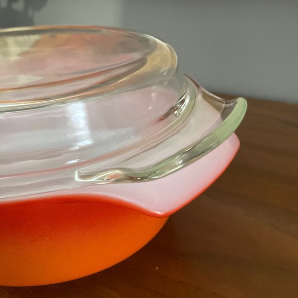 Vintage Fire King lidded casserole dish - Picture 3 of 8